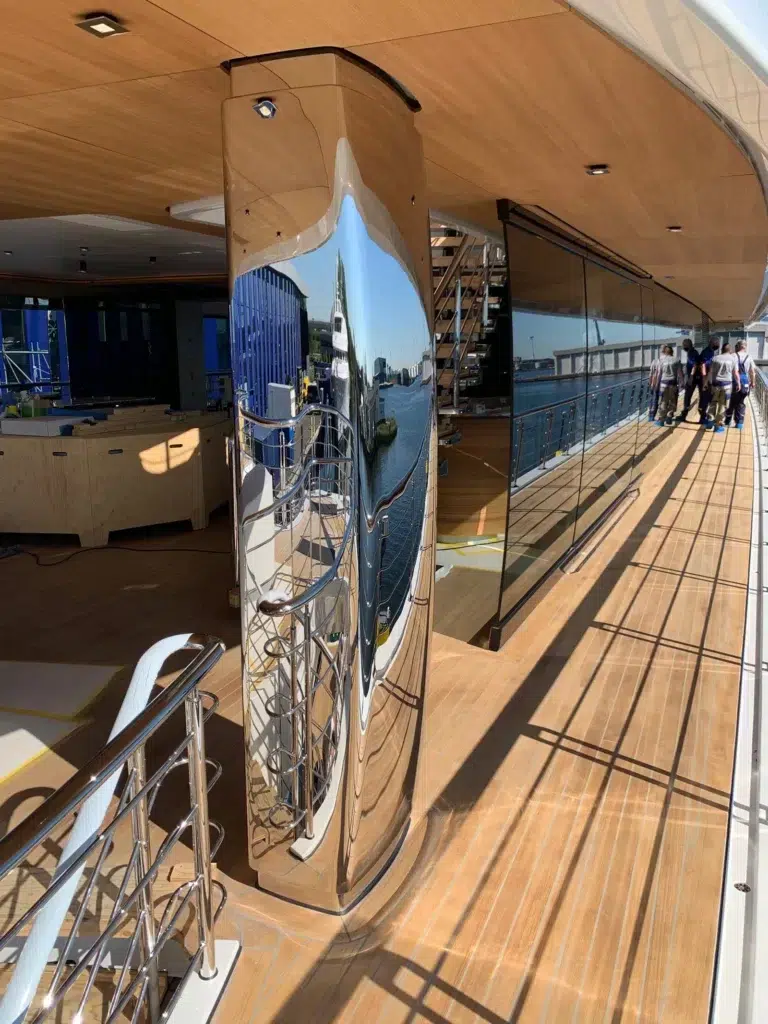 High_polished_stainless_pillar