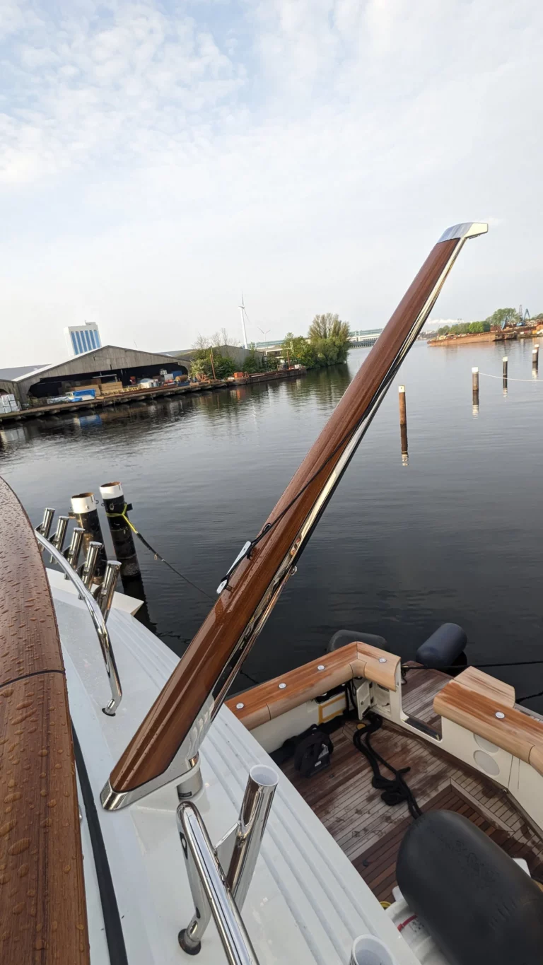 Flagpole stainless combined with teak