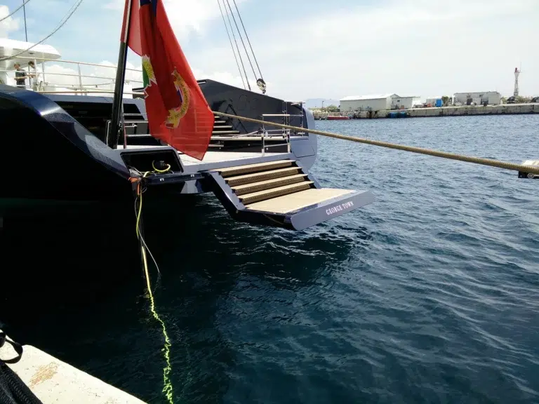 Hydraulical swimplatform