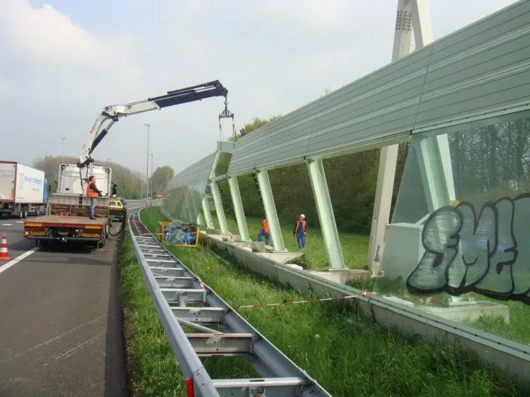 Replacing noise barrier