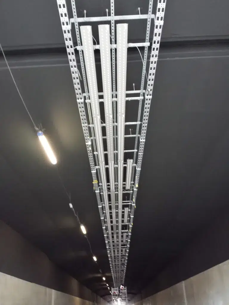 Tunnel light lines assembly